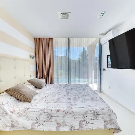 فيلة About Azur *