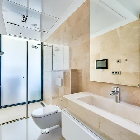 About Azur Villa Marbella