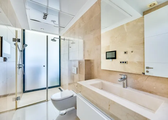 About Azur Willa Marbella